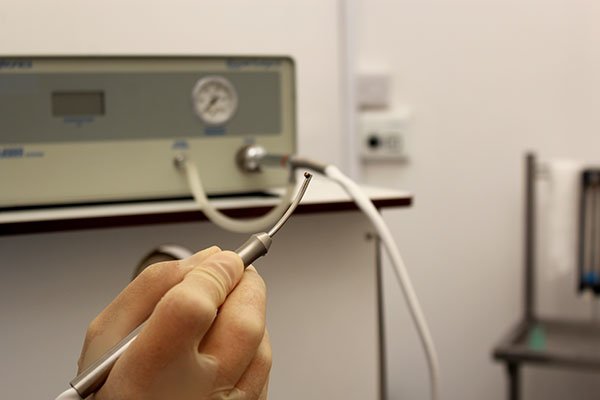 Base unit cryotherapy with a thermocouple